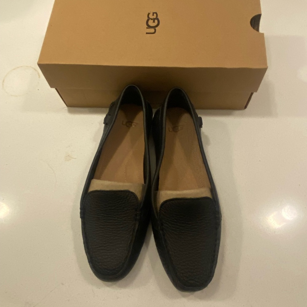 NWT UGG Flores Black Leather Loafer